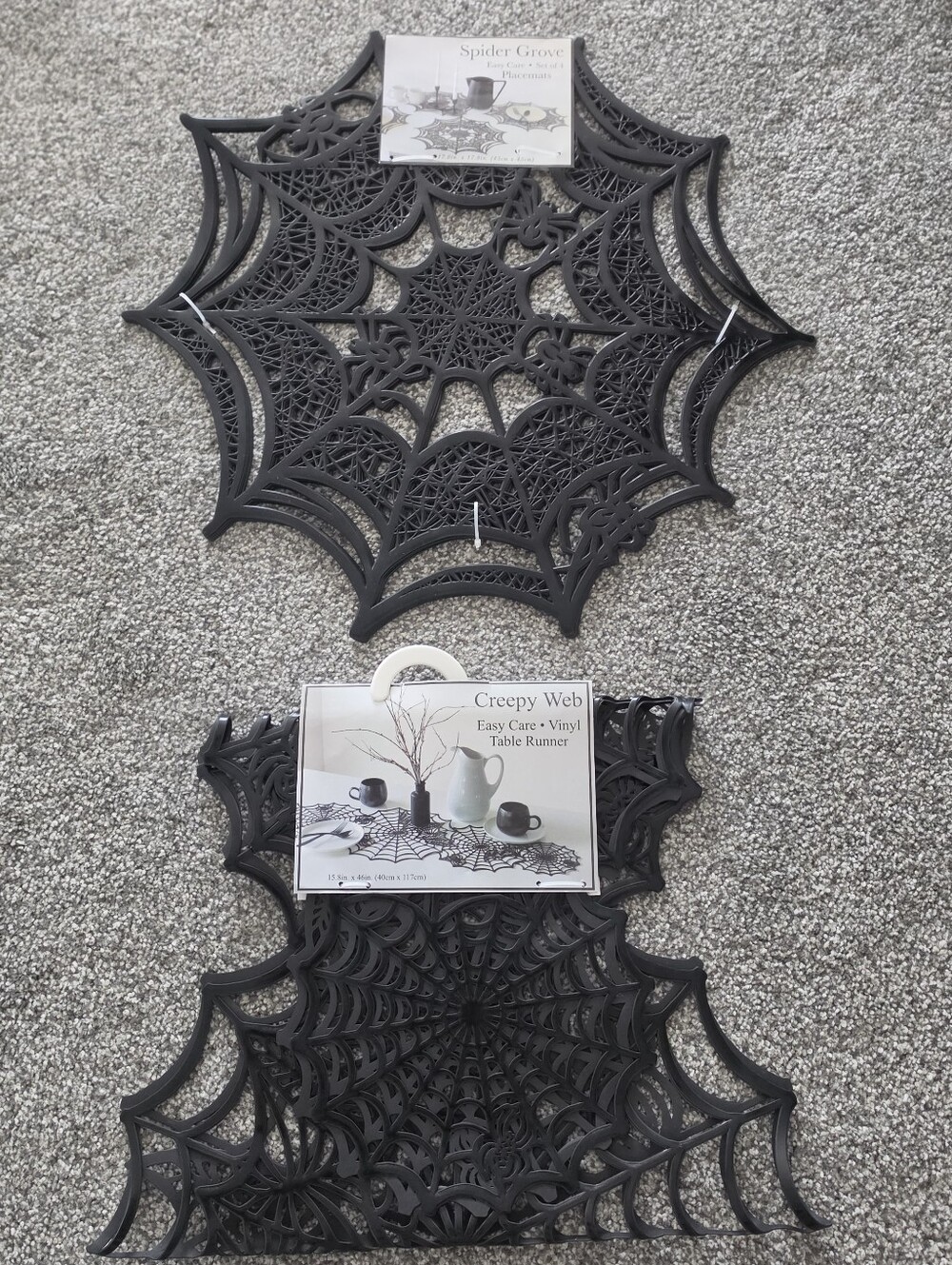 NWT! Creepy Web Vinyl Spiderweb Table Runner & (4) Placemats - Black - Picture 1 of 4